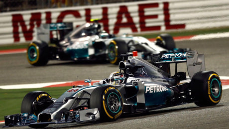 Hamilton drámája és Mercedes meglepetések: 2024-es F1 káosz!