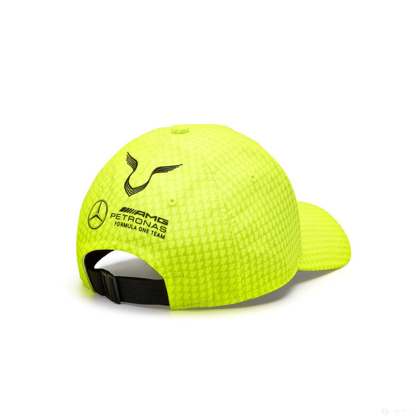 Mercedes sapka, neon sárga, hátul logóval.