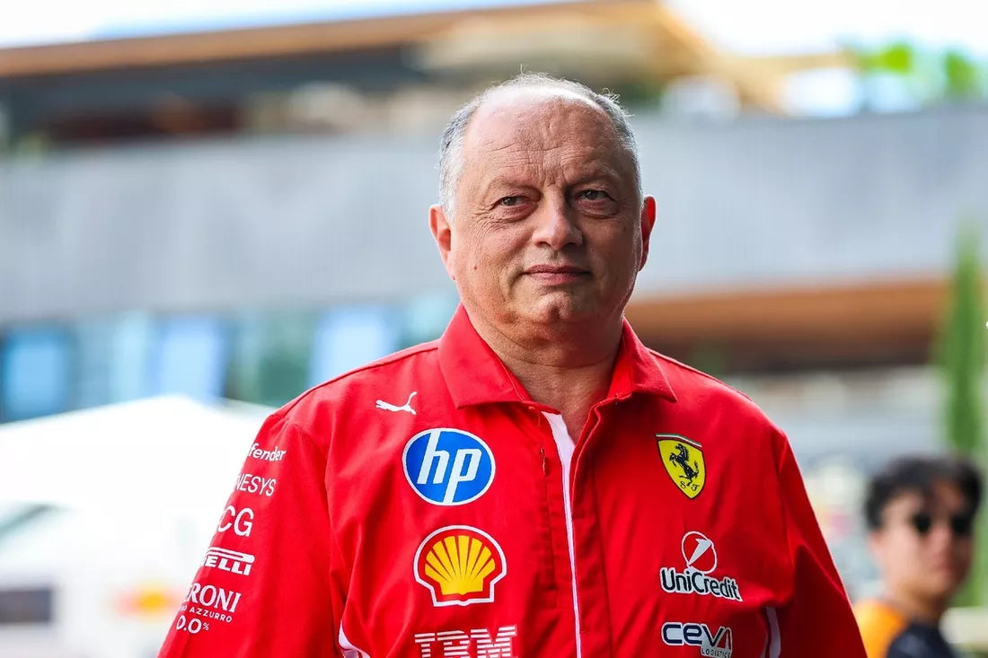 A Ferrari erős teljesítménye és Hamilton büntetése