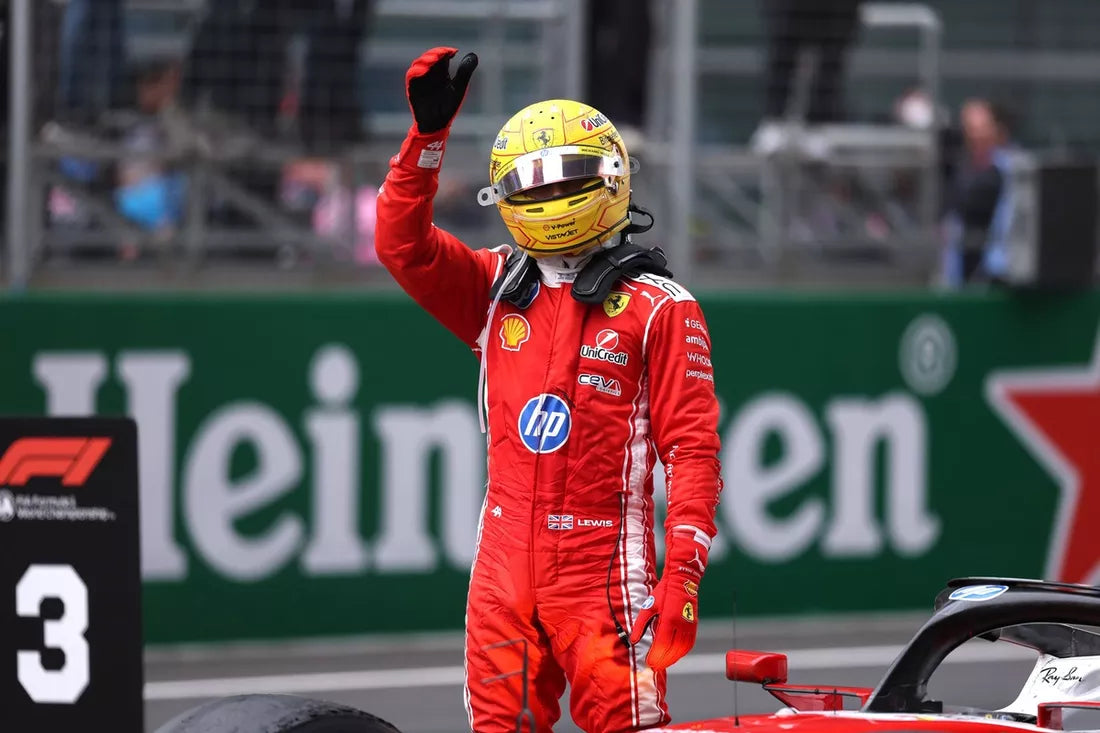 Lewis Hamilton háromhelyes büntetéssel az ötödik rajtkockában