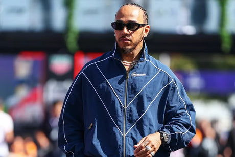 Lewis Hamilton lenyűgöző vezetése a bajnoki nyitányon