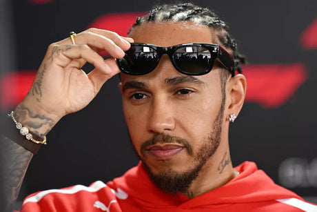 Lewis Hamilton a tizedik győzelmére készül Silverstone-ban