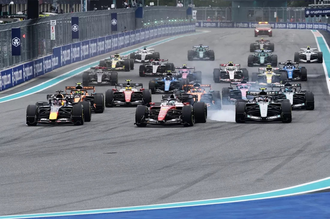 A Mercedes és a Ferrari szoros csatára készül