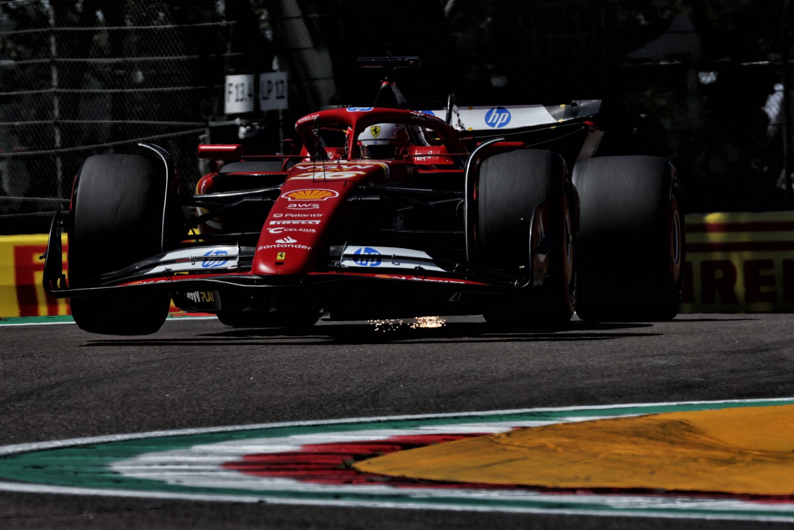 Imola, FP1: Ferrari előny, gyengélkedő Red Bull - FansBRANDS® - HU