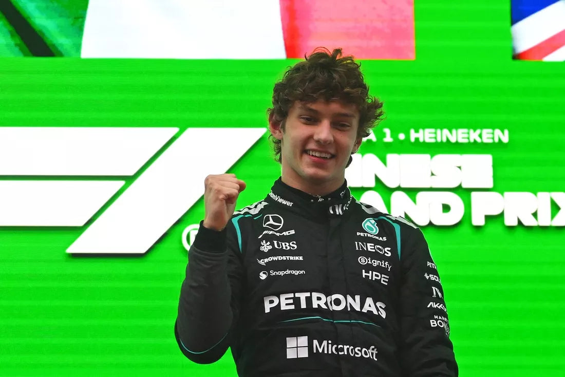 Kimi Antonelli vezet, Verstappen jövője kérdéses