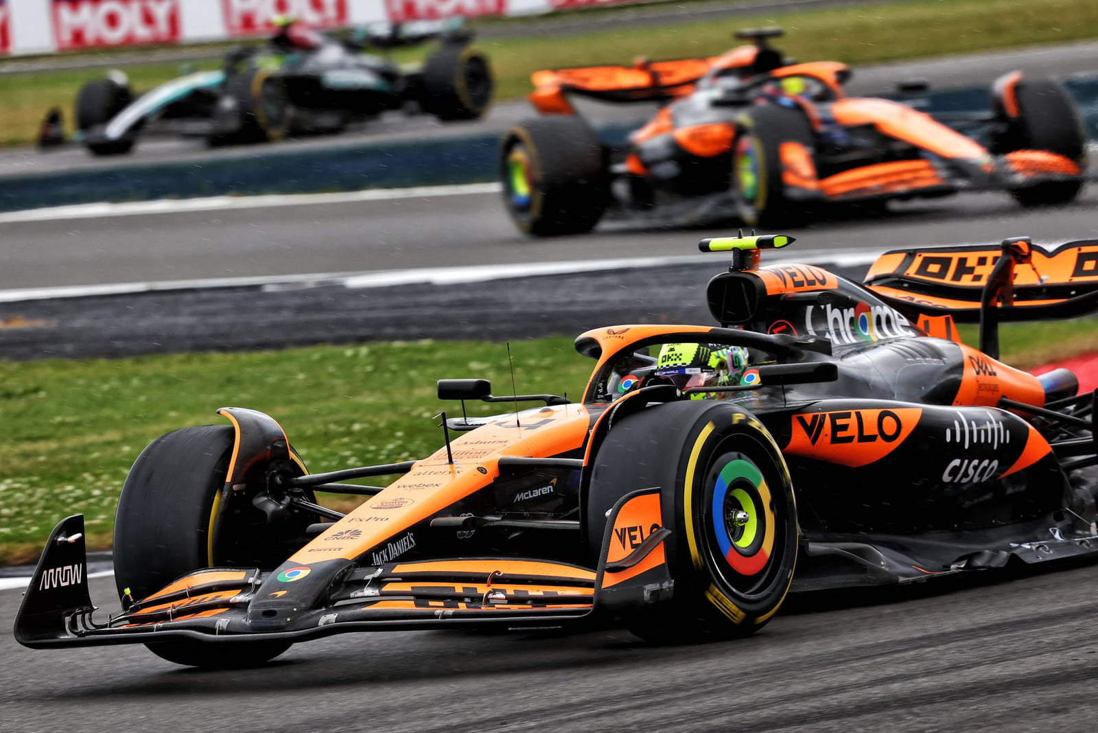 Norris átverte Piastrit? Hatalmas viták a McLarennél! - FansBRANDS®