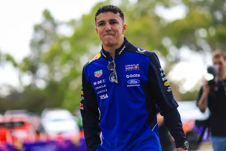 Isack Hadjar gyorsan talpra állt a monacói FP1-es baleset után