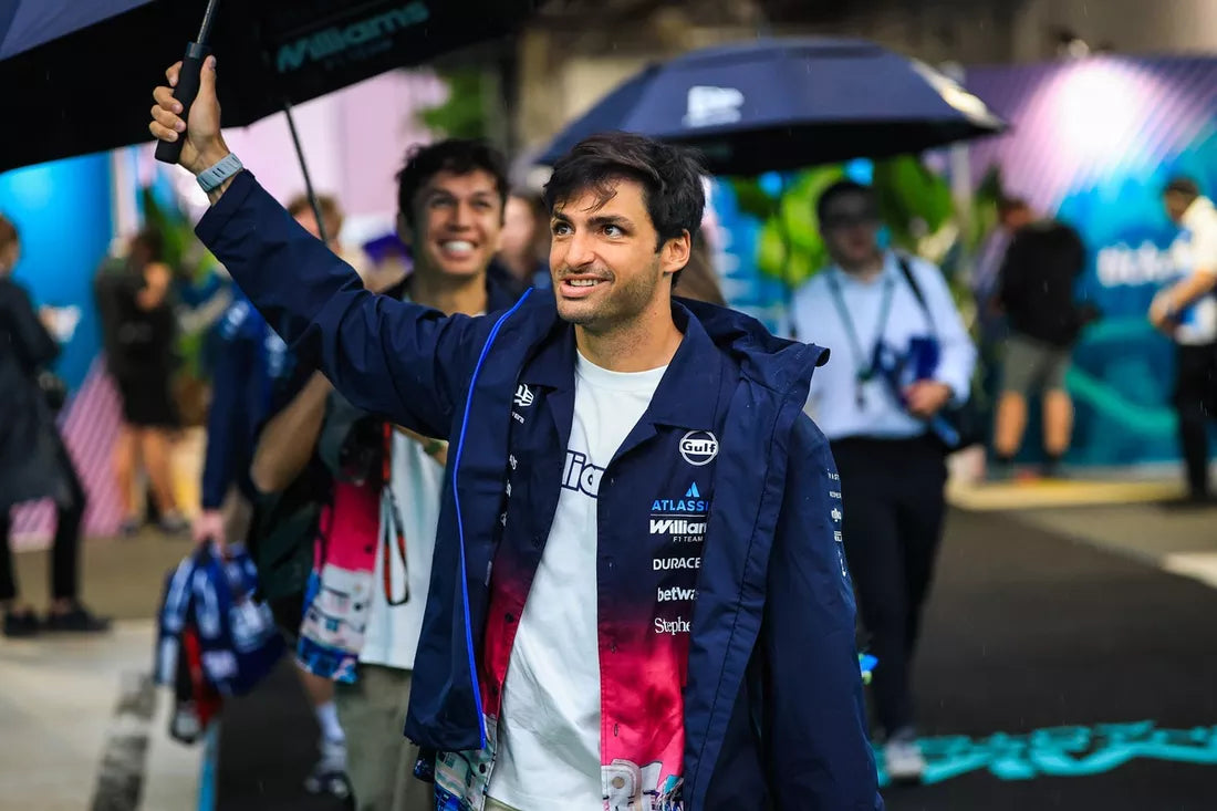 Carlos Sainz a kék zászló miatt ütközött Piastrival