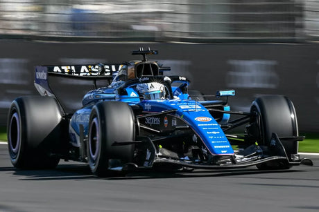 A Williams megtartja Sainzt és Albont 2027-re