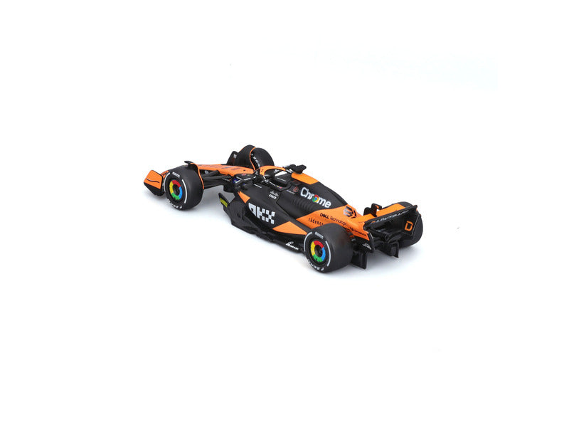 McLaren modellautó, bburago, Oscar Piastri, 1:43, #4, MCL38