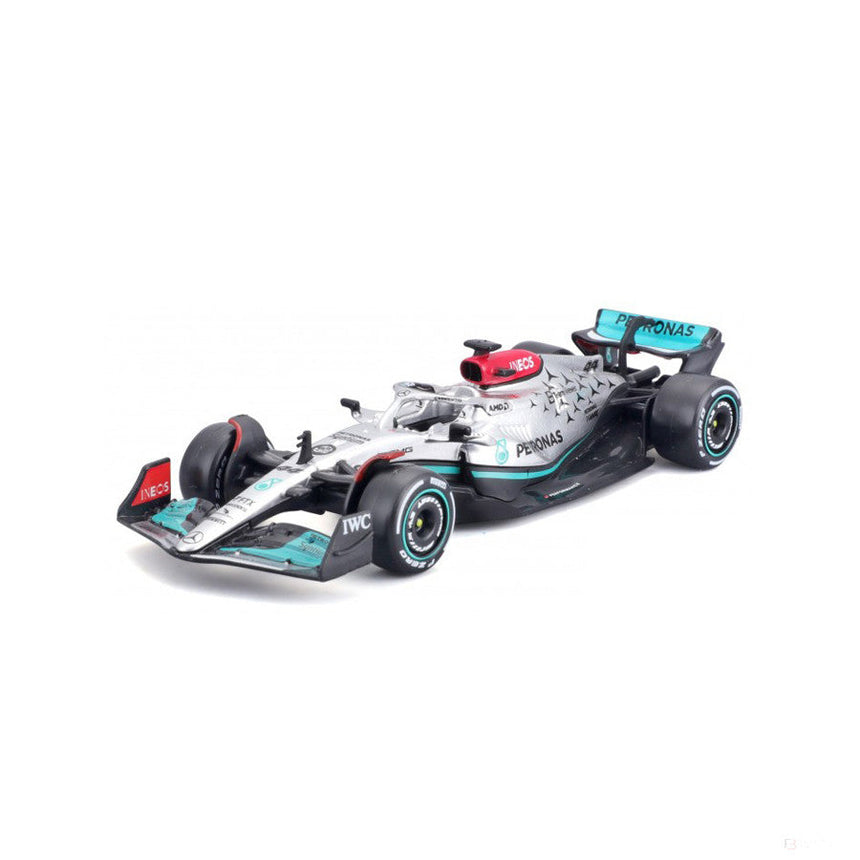 Ezüst Mercedes F1 W13 modellautó fekete és türkiz részletekkel