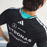 Mercedes Mez, csapat, adidas, fekete, 2026
