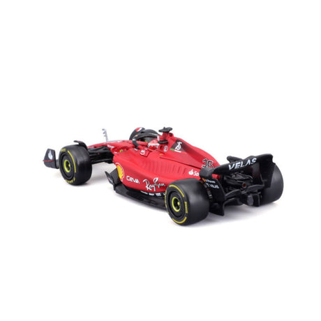 Ferrari F1 modellautó, sisakkal, F1 - 75, bburago, 1:43, Carlos Sainz - FansBRANDS® - HU