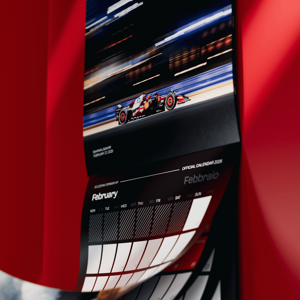 Ferrari 2026-os naptár februári oldala, autó látható.