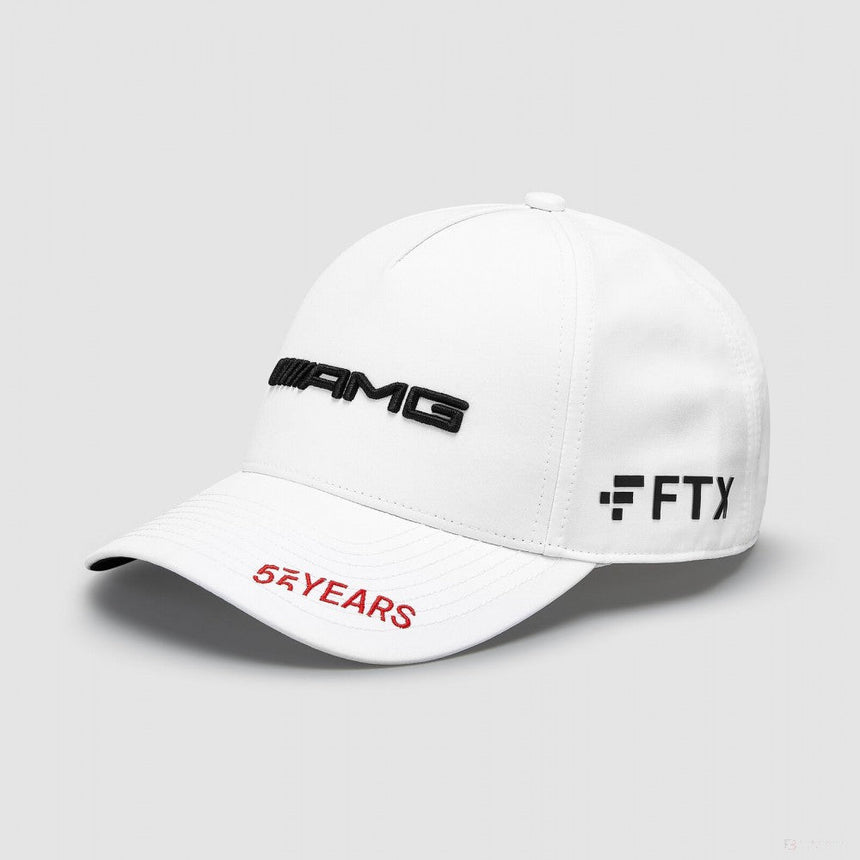 Fehér baseball sapka AMG logóval, piros 5 YEARS felirattal.