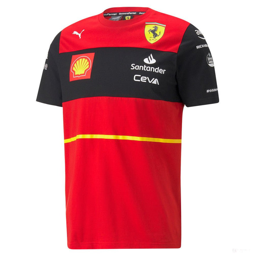 Piros környakú póló fekete mellrésszel, Ferrari-pajzs és Puma-logóval